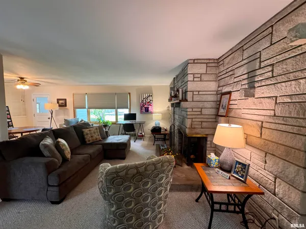 $127,800 | 731 Madelyn Avenue, Macomb, IL 61455