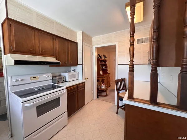 $127,800 | 731 Madelyn Avenue, Macomb, IL 61455
