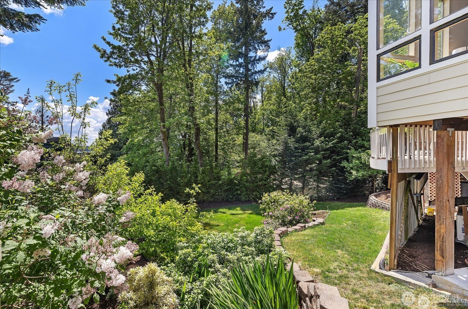 8526 East Mercer Way Mercer Island, WA 98040 - Photo 35 of 40