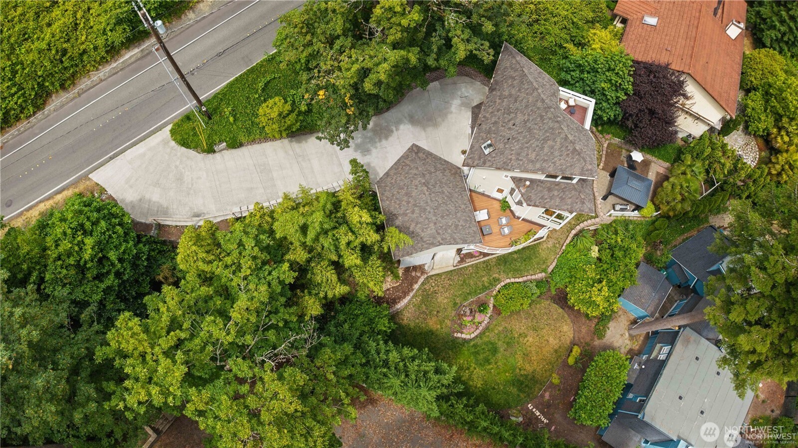 8526 East Mercer Way Mercer Island, WA 98040 - Photo 39 of 40 an aerial view of a house with a yard and a large tree