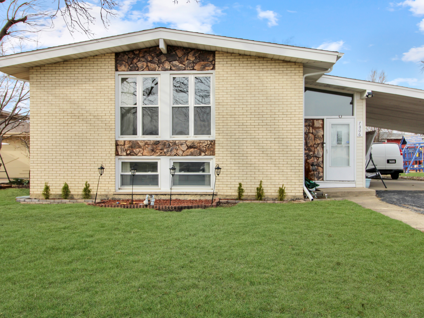 7806 80th Place Bridgeview, IL 60455 - Photo 1 of 16 a view of a house with a yard