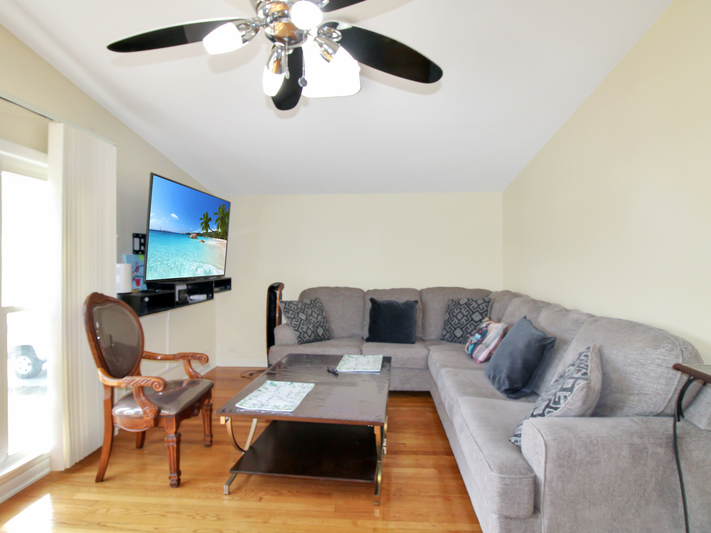7806 80th Place Bridgeview, IL 60455 - Photo 5 of 16 a living room with furniture and a flat screen tv
