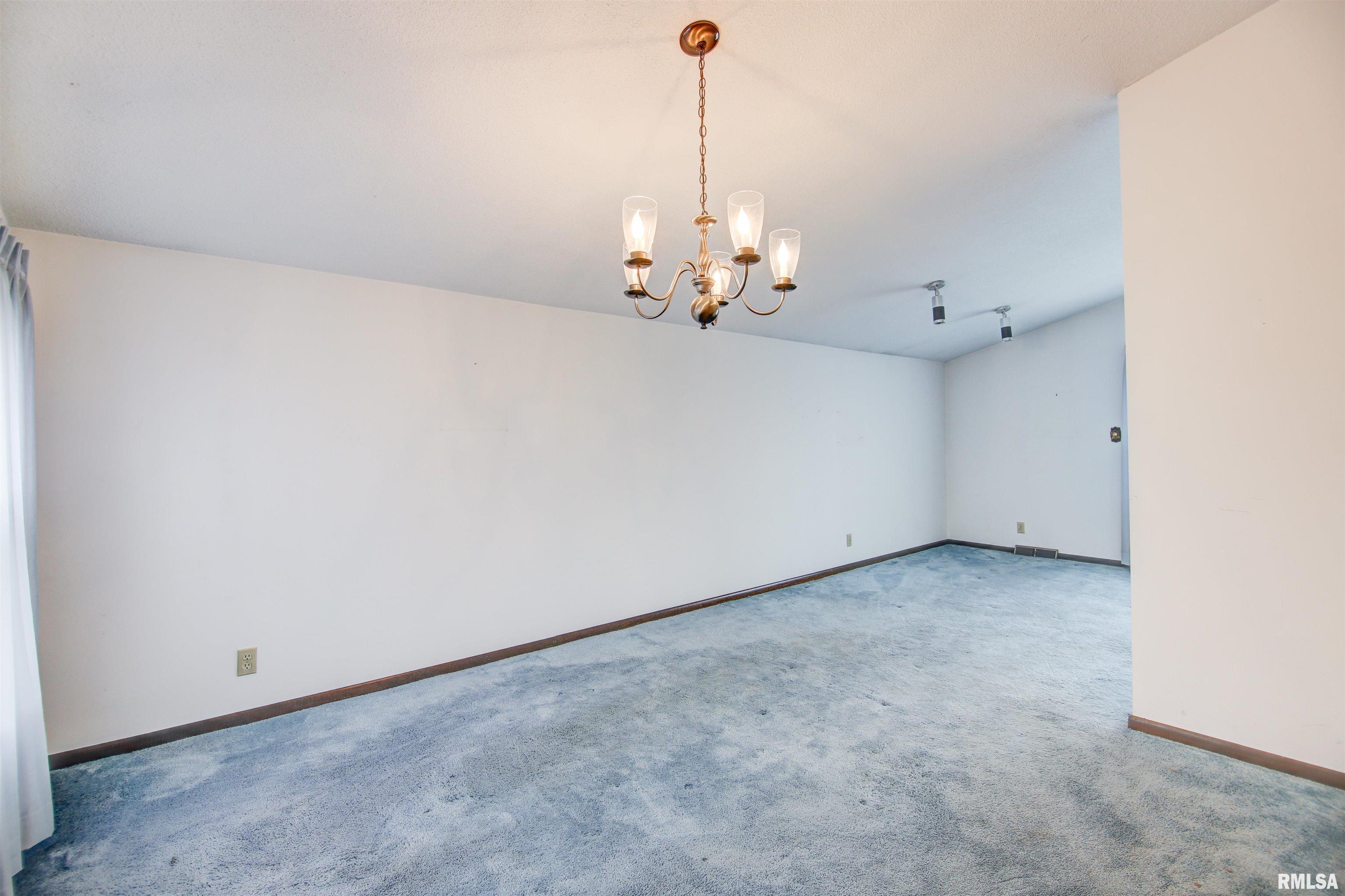 332 Ruth Place Clinton, IA 52732 - Photo 8 of 24 Gallery Image 8