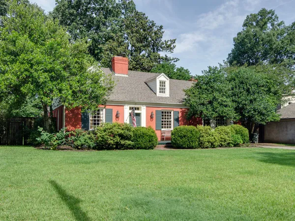 $749,000 | 353 Williamsburg Lane, Memphis, TN 38117