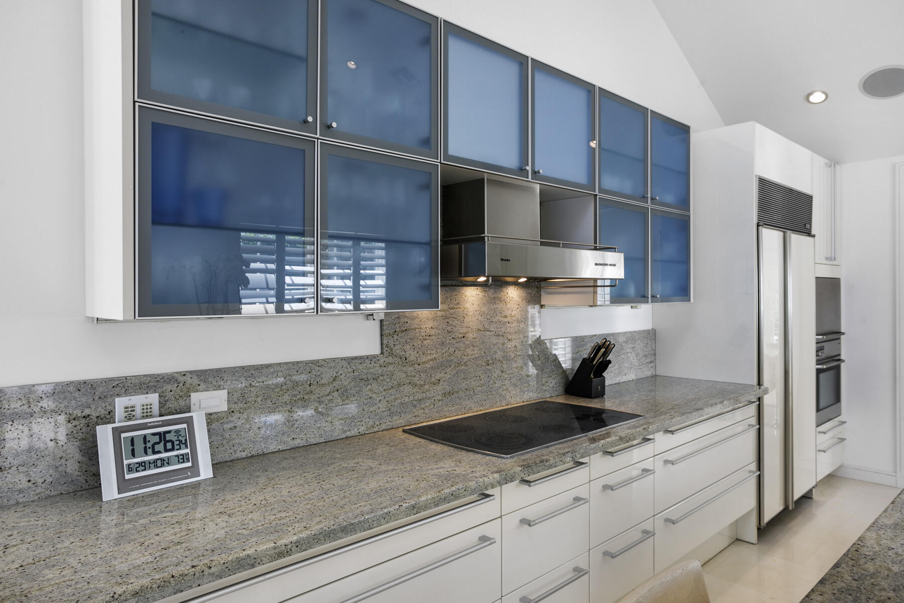 222 Monterey Road Palm Beach, FL 33480 - Photo 19 of 56 Kitchen