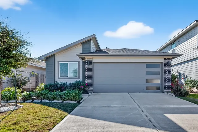 $2,300 | 2920 Stamford Hl Lane, Houston, TX 77047