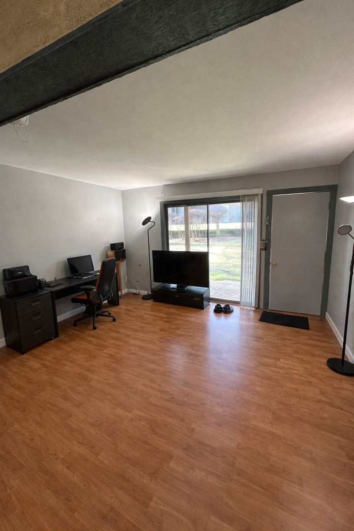 63 Aspen Colony, Unit 8 Fox Lake, IL 60020 - Photo 2 of 8