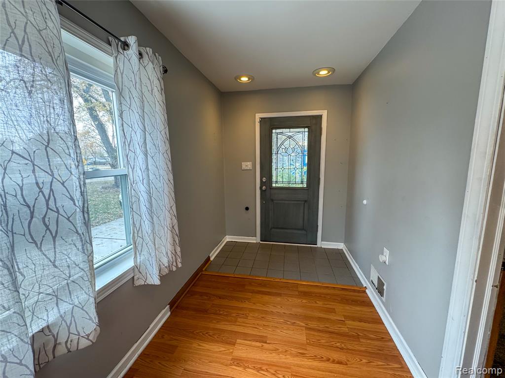 5381 Merrick Street Dearborn Heights, MI 48125 - Photo 7 of 45
