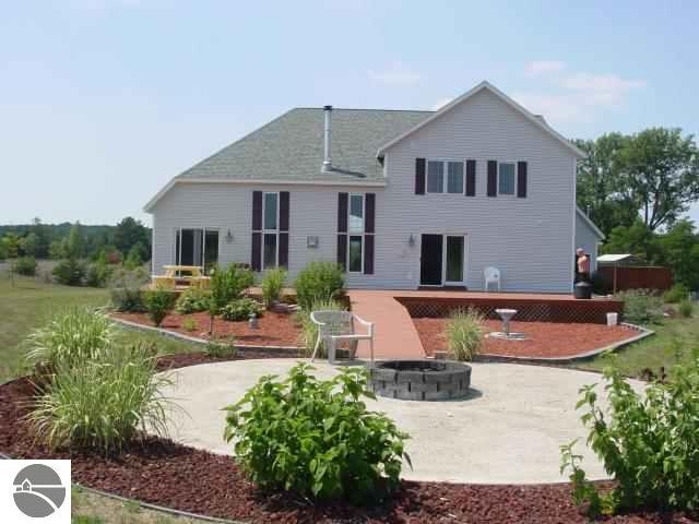 10025 South Maple City Road Maple City, MI 49664 - Photo 2 of 15 1701540-1.JPG