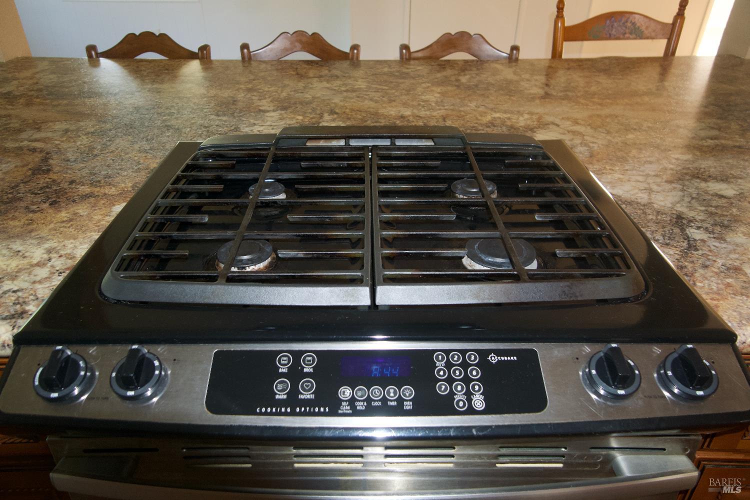 2412 Foothill Boulevard, Unit 124 Calistoga, CA 94515 - Photo 15 of 49 a close view of stove
