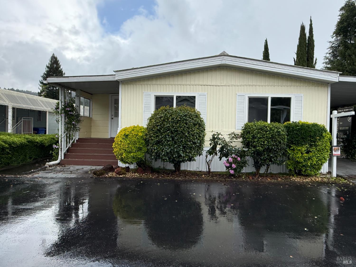 2412 Foothill Boulevard, Unit 124 Calistoga, CA 94515 - Photo 3 of 49 a front view of house with yard and green space