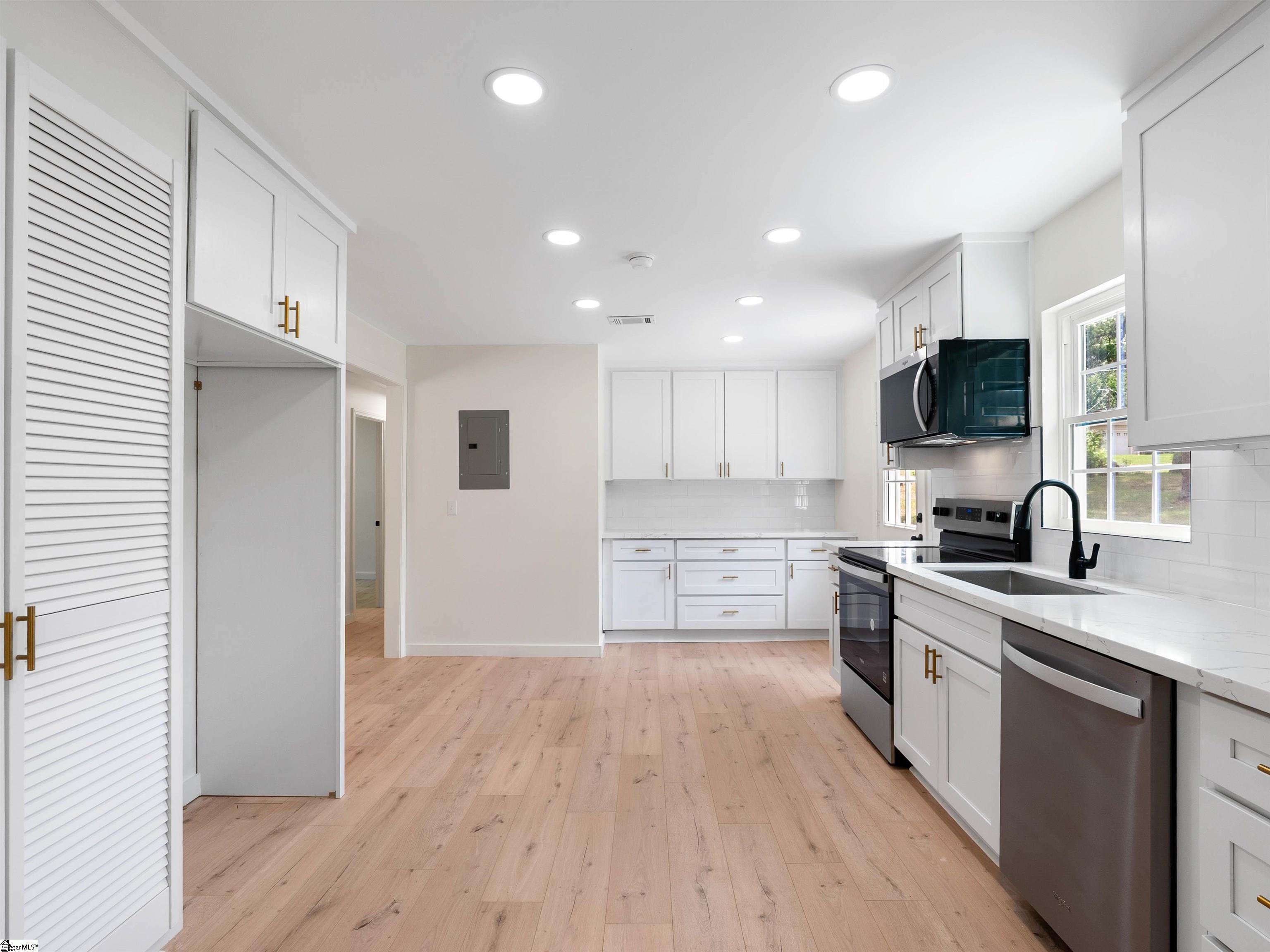 1 Lamar Circle Greenville, SC 29605 - Photo 14 of 32