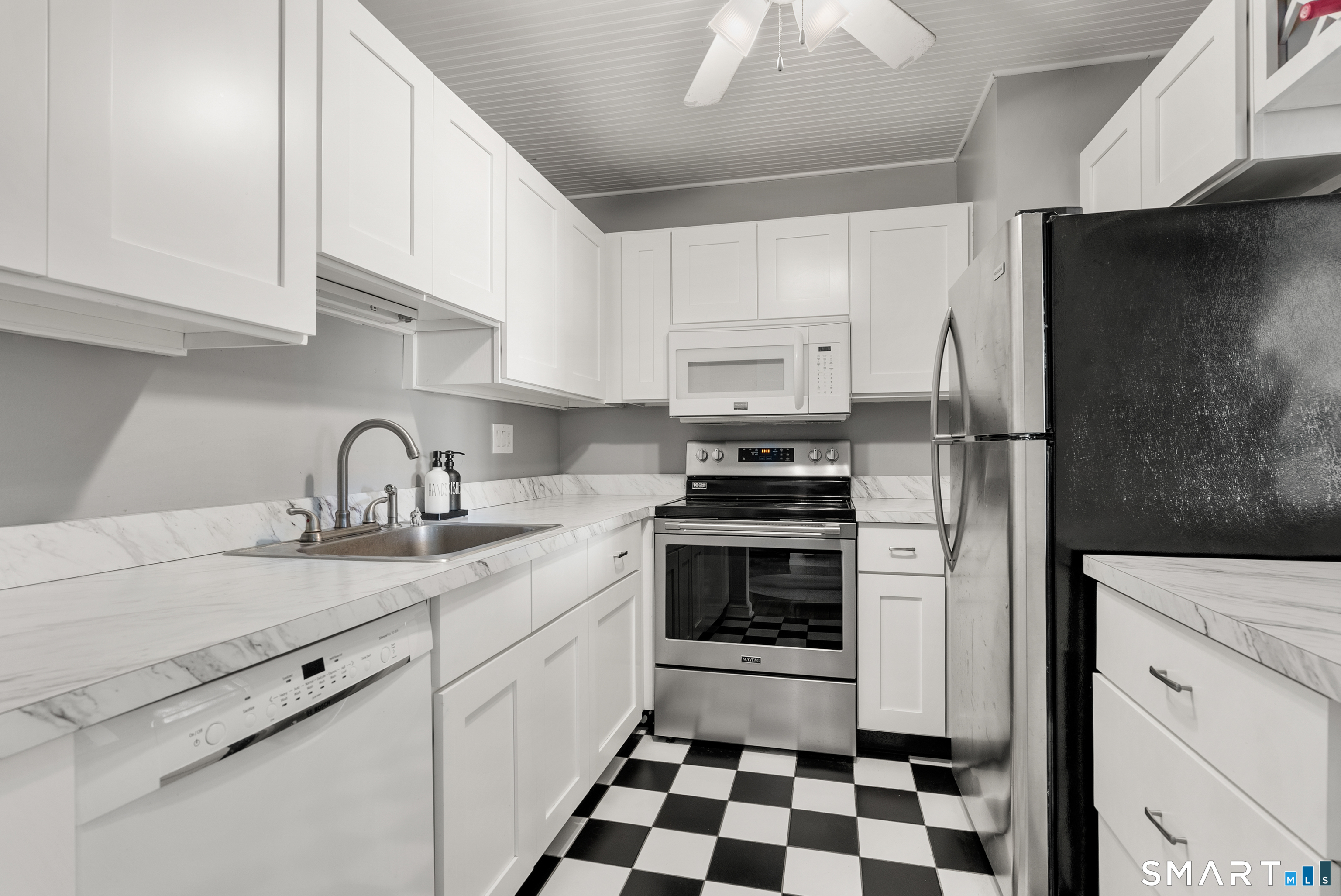 175 South End Road, Unit B10 East Haven, CT 06512 - Photo 12 of 32 a kitchen with a sink a refrigerator and cabinets
