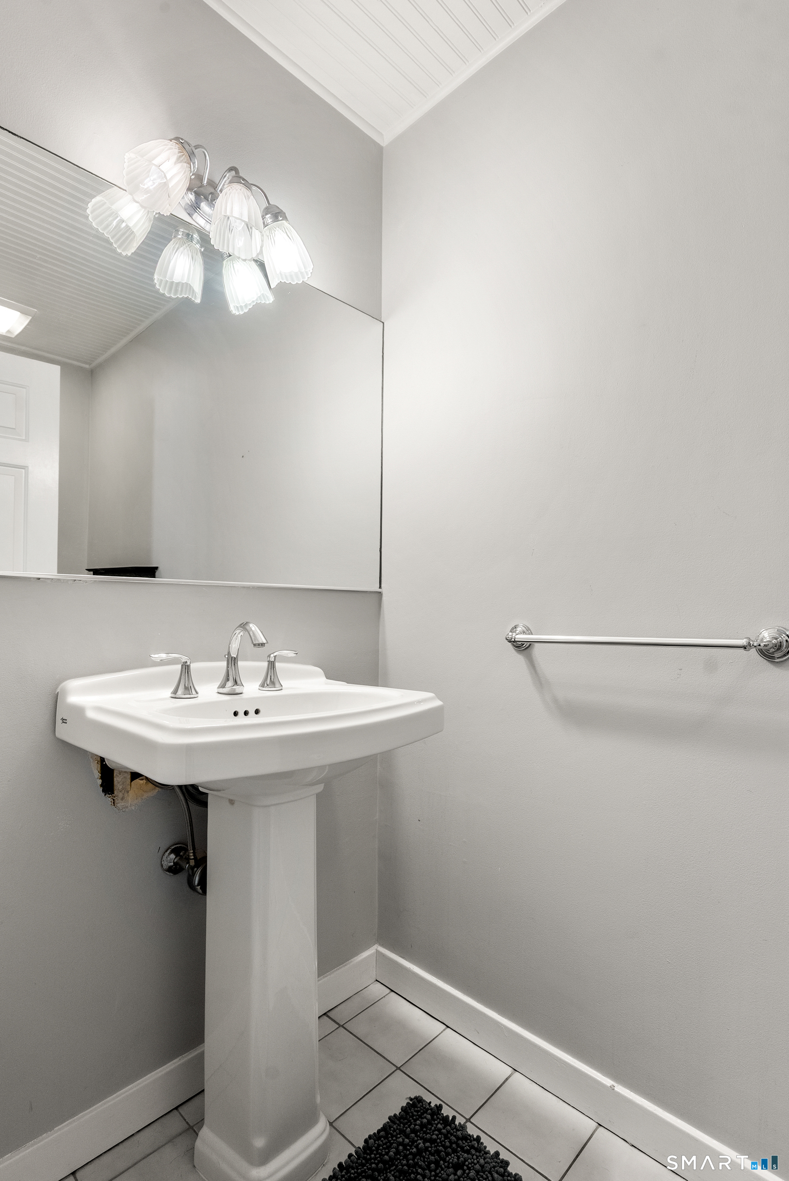 175 South End Road, Unit B10 East Haven, CT 06512 - Photo 15 of 32 a bathroom with a sink a and mirror