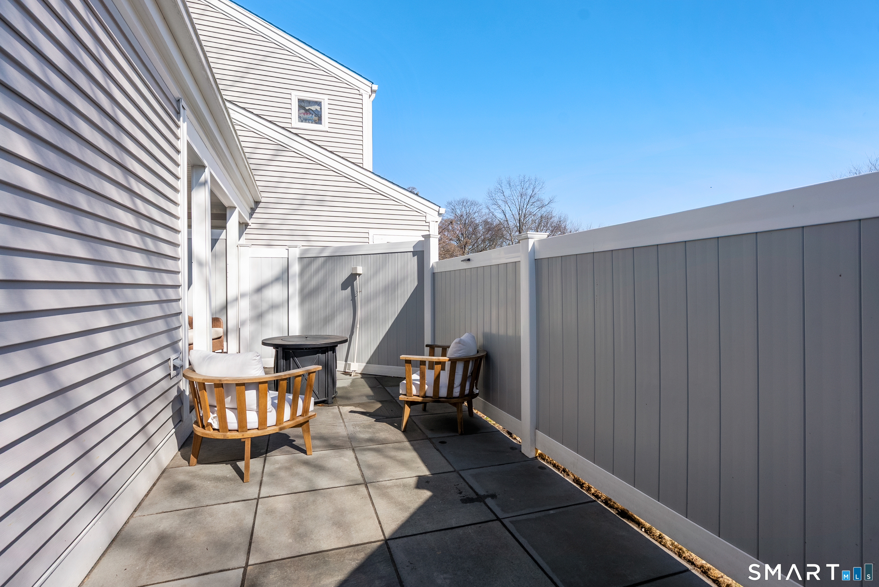 175 South End Road, Unit B10 East Haven, CT 06512 - Photo 25 of 32 a backyard of a house with table and chairs
