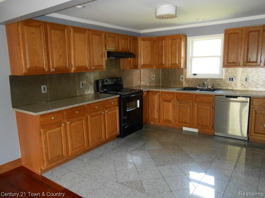 2443 Gerald Avenue Rochester, MI 48307 - Photo 11 of 56 Kit 5.jpg