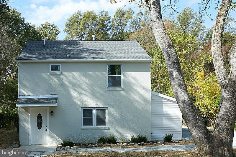 15700 Thompson Road Silver Spring, MD 20905 - Photo 2 of 27 Exterior (Front)
