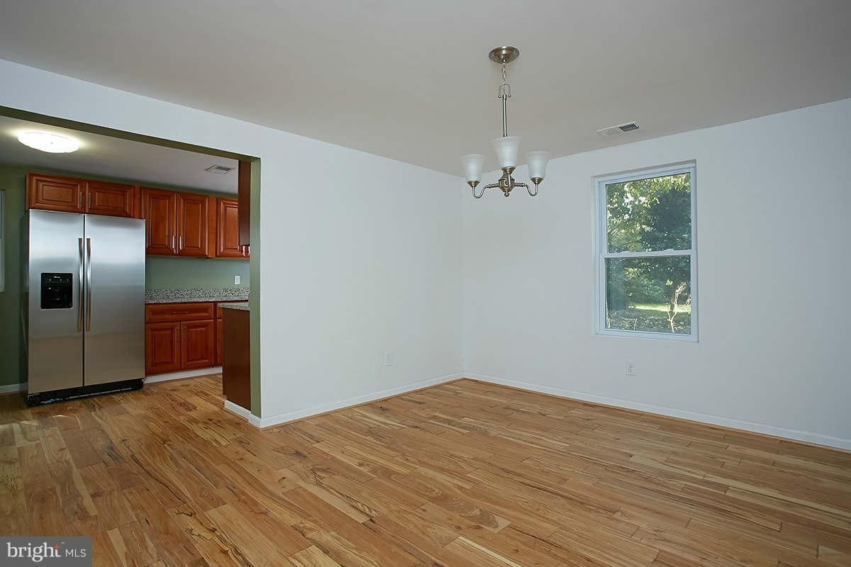 15700 Thompson Road Silver Spring, MD 20905 - Photo 15 of 27 Dining Room