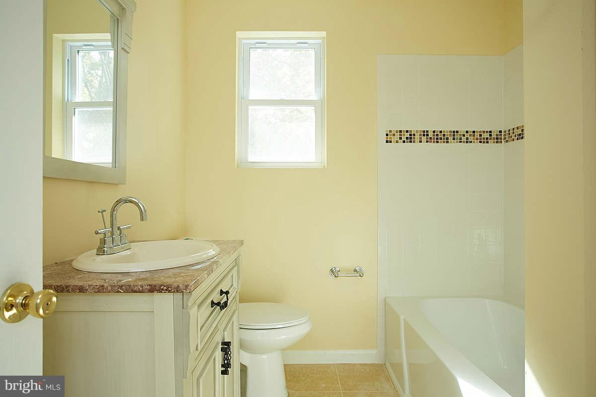 15700 Thompson Road Silver Spring, MD 20905 - Photo 19 of 27 Bath (Master)