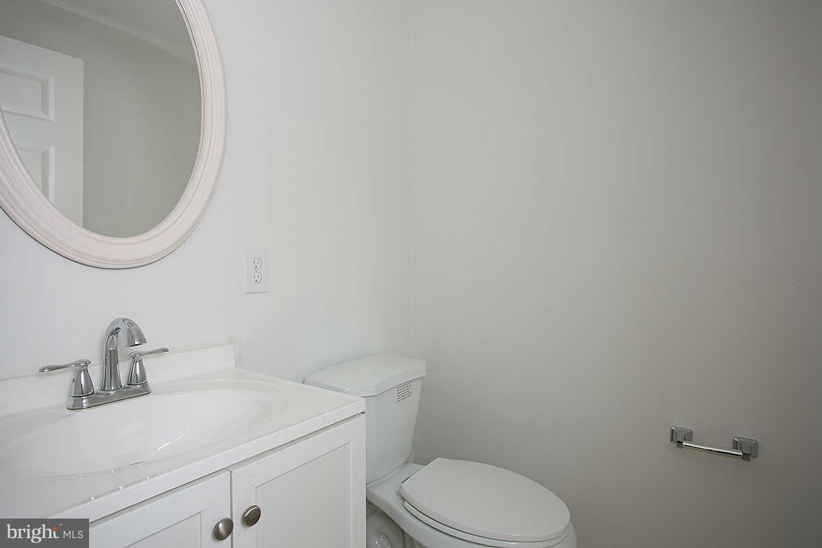 15700 Thompson Road Silver Spring, MD 20905 - Photo 25 of 27 Bath