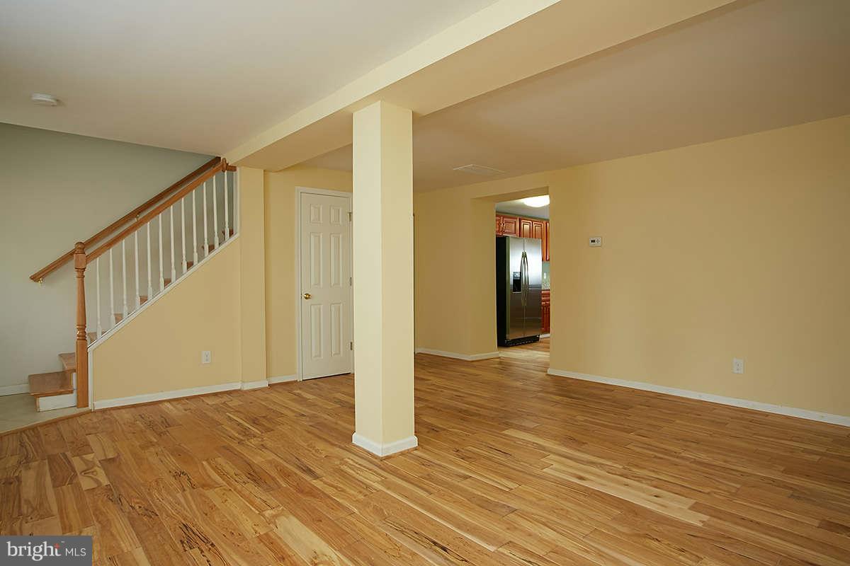 15700 Thompson Road Silver Spring, MD 20905 - Photo 8 of 27 Living Room