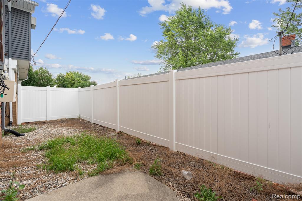 3915-4 Devon Road, Unit 4 Royal Oak, MI 48073 - Photo 9 of 14