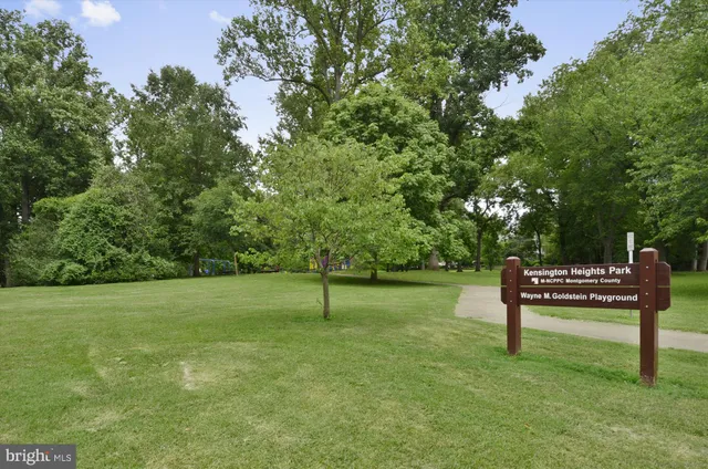 a view of a tennis court