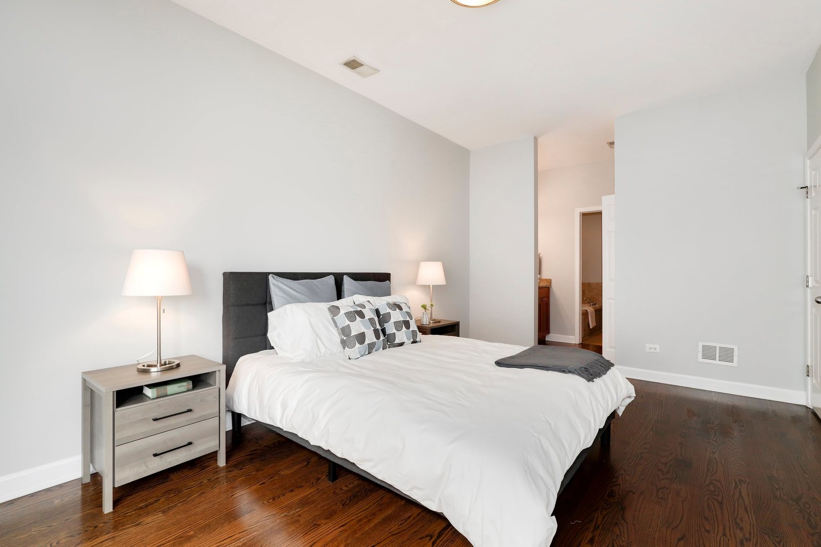 529 North Racine Avenue, Unit 4 Chicago, IL 60642 - Photo 11 of 22
