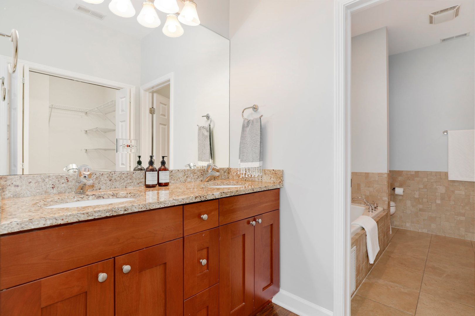 529 North Racine Avenue, Unit 4 Chicago, IL 60642 - Photo 14 of 22