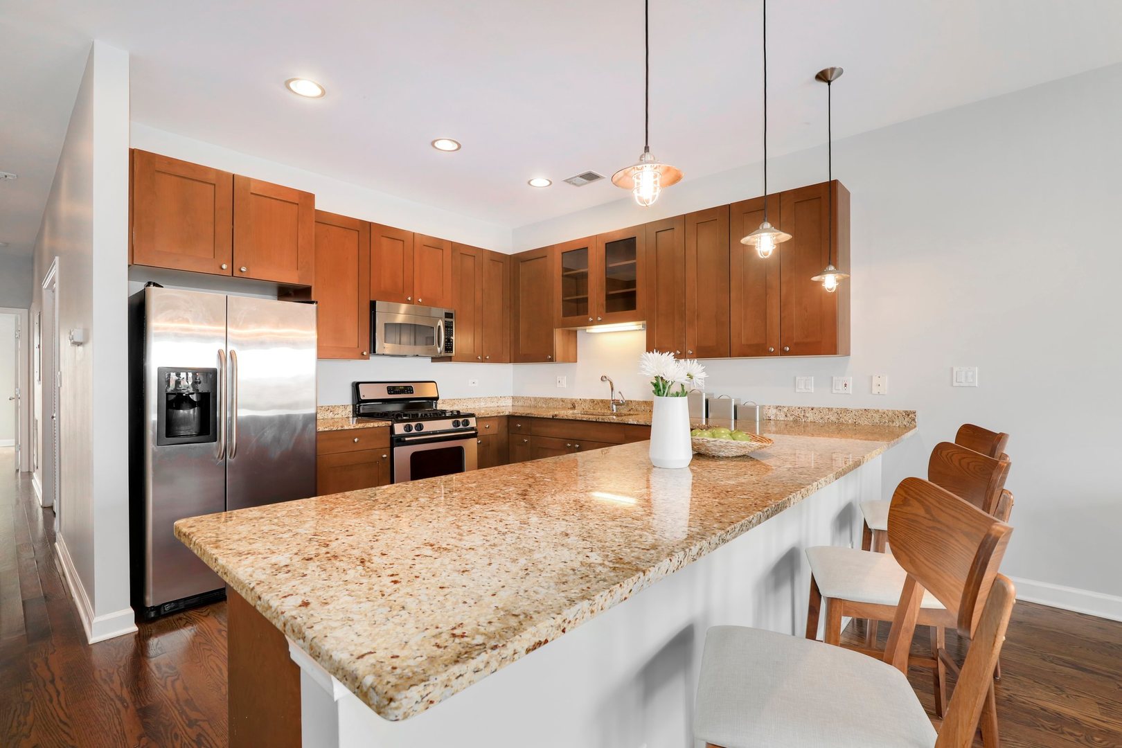 529 North Racine Avenue, Unit 4 Chicago, IL 60642 - Photo 7 of 22