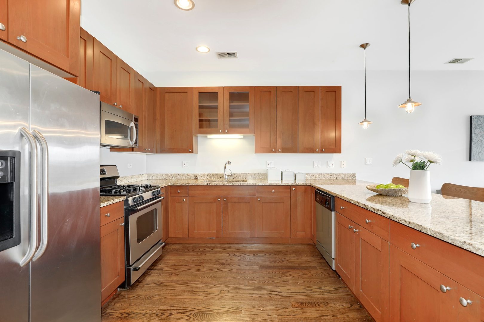 529 North Racine Avenue, Unit 4 Chicago, IL 60642 - Photo 8 of 22