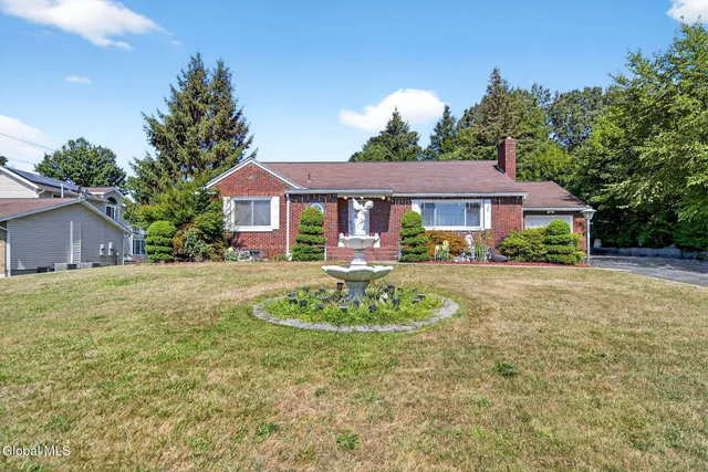 $429,000 | 545 Columbia St Extension, Colonie, NY 12047