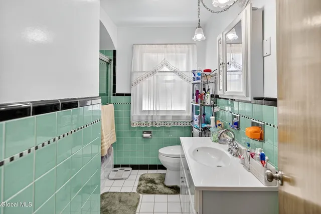 $429,000 | 545 Columbia St Extension, Colonie, NY 12047