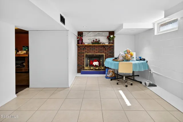 $429,000 | 545 Columbia St Extension, Colonie, NY 12047