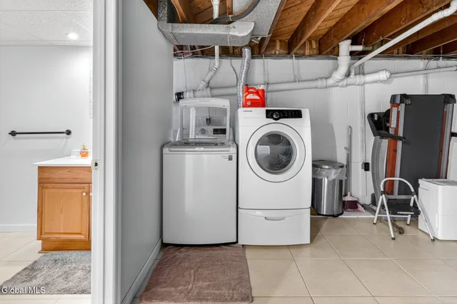 $429,000 | 545 Columbia St Extension, Colonie, NY 12047