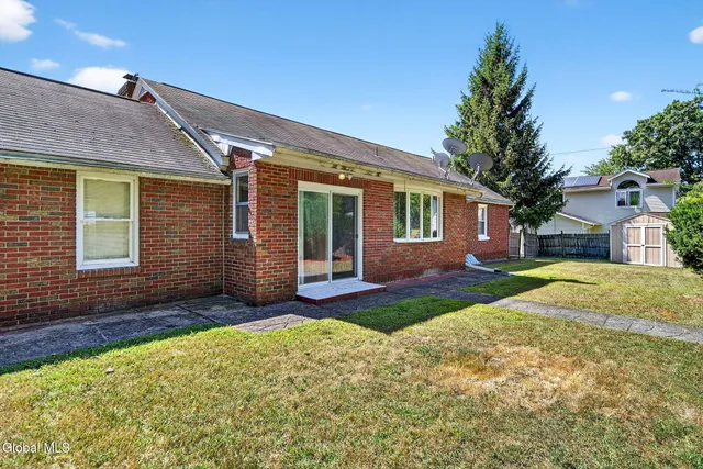 $429,000 | 545 Columbia St Extension, Colonie, NY 12047