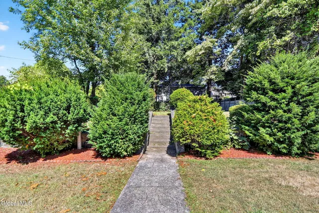 $429,000 | 545 Columbia St Extension, Colonie, NY 12047