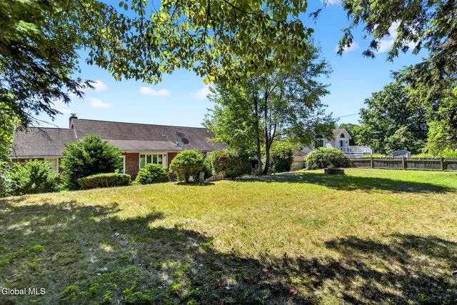 $429,000 | 545 Columbia St Extension, Colonie, NY 12047