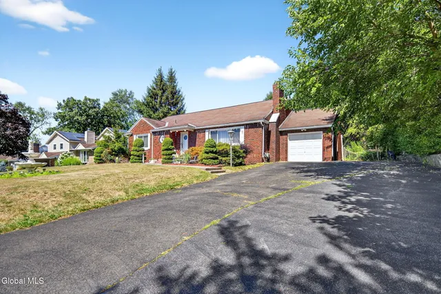 $429,000 | 545 Columbia St Extension, Colonie, NY 12047