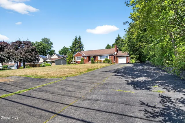 $429,000 | 545 Columbia St Extension, Colonie, NY 12047