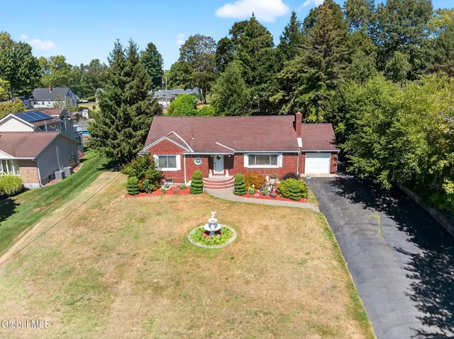 $429,000 | 545 Columbia St Extension, Colonie, NY 12047