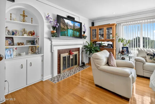 $429,000 | 545 Columbia St Extension, Colonie, NY 12047