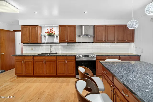 $429,000 | 545 Columbia St Extension, Colonie, NY 12047