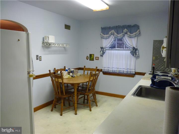 438 Rutledge Avenue Folsom, PA 19033 - Photo 5 of 14 Kitchen