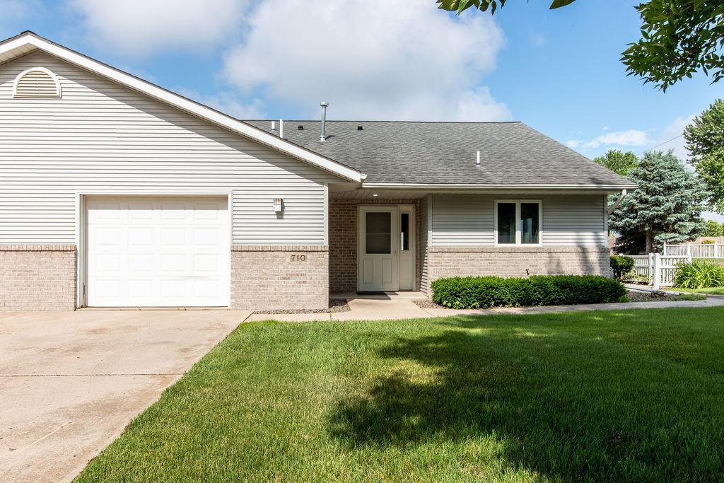 710 South 10th Street Bird Island, MN 55310 - Photo 28 of 31
