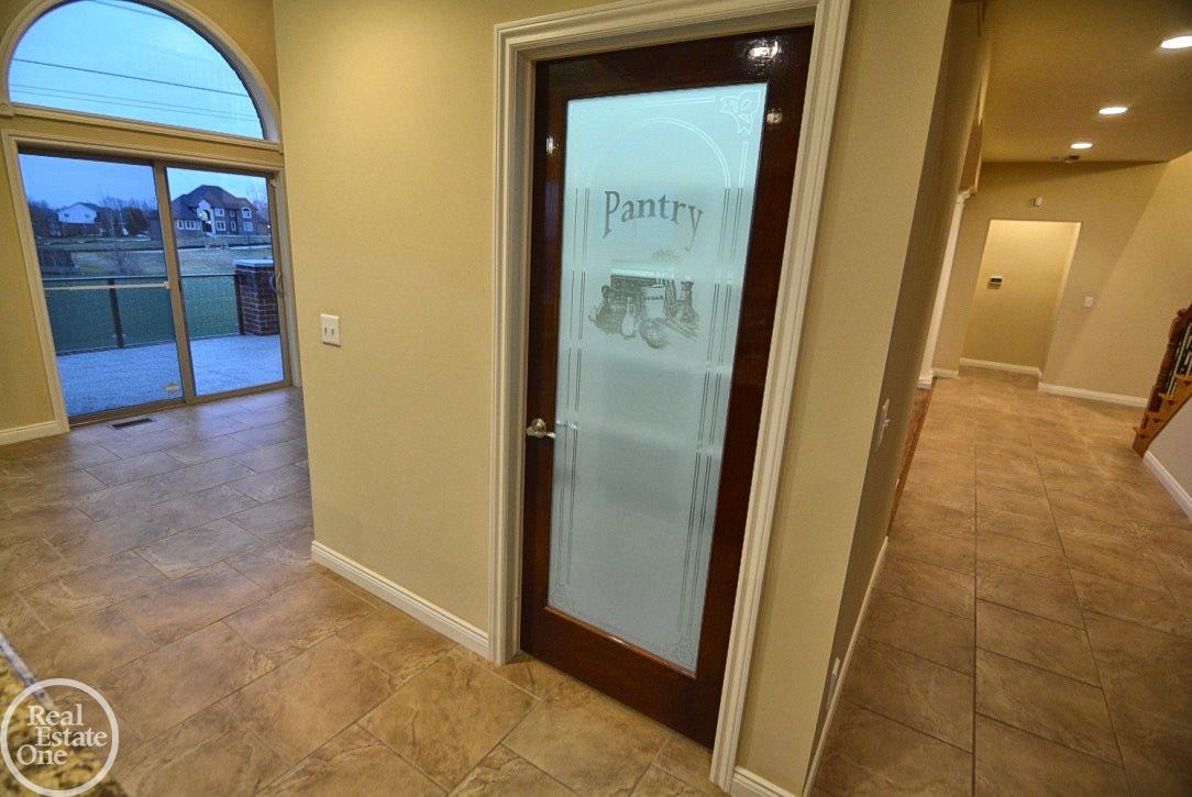 8908 Ridge Drive Washington, MI 48095 - Photo 16 of 58 31316461-15.JPG