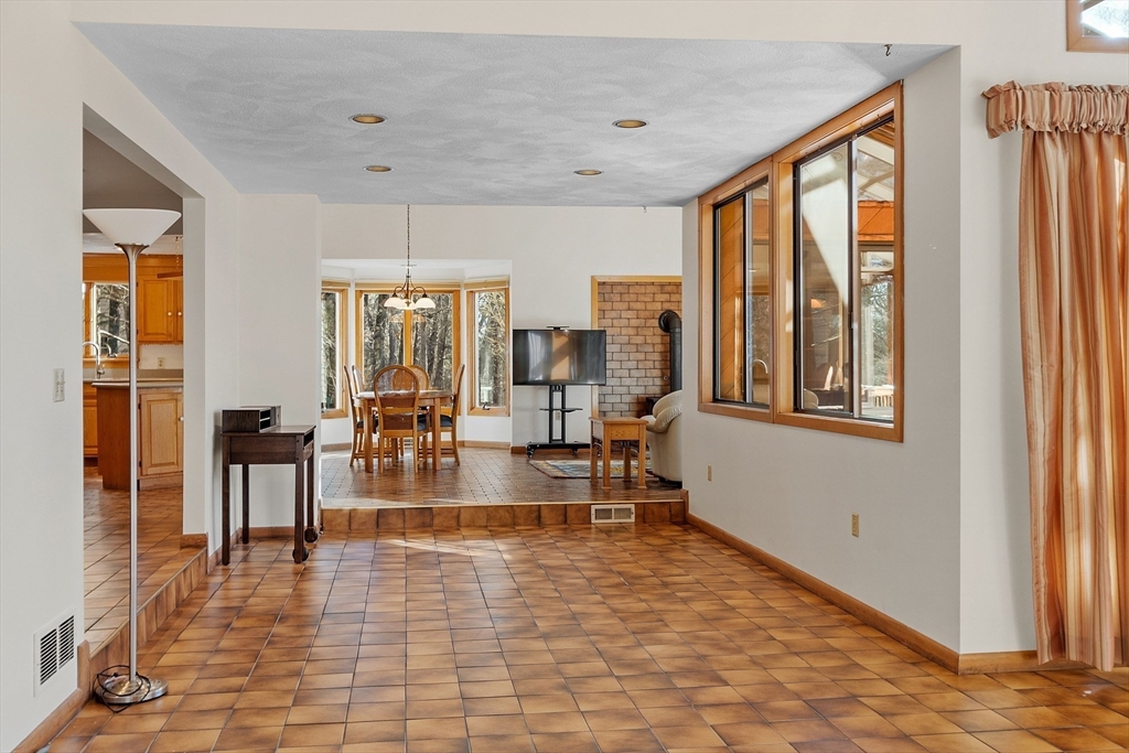 16 Wagontrail Road Chelmsford, MA 01824 - Photo 17 of 42 Gallery Image 17
