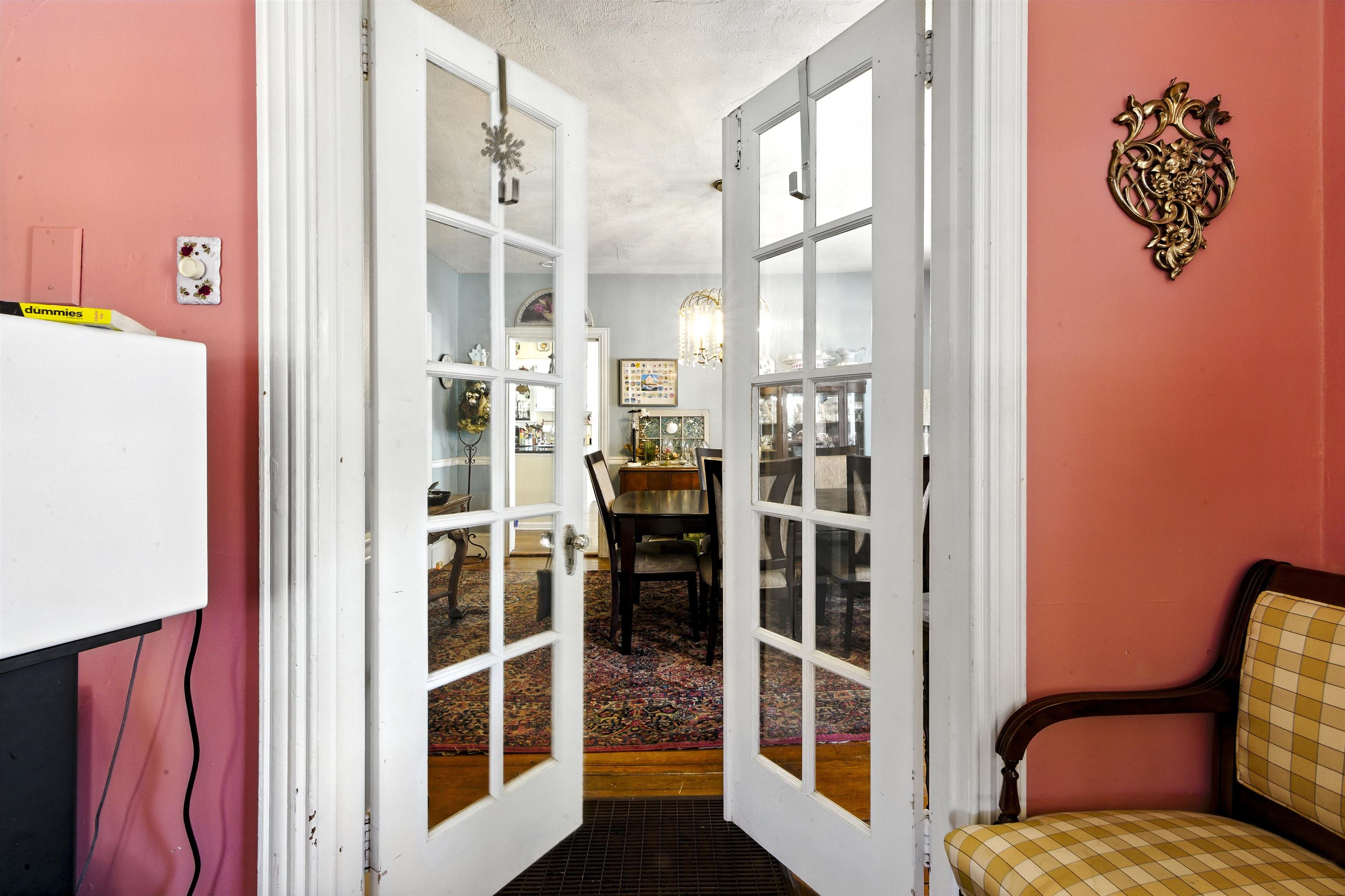 35 1st Cape May, NJ 08204 - Photo 9 of 49 a living room with furniture