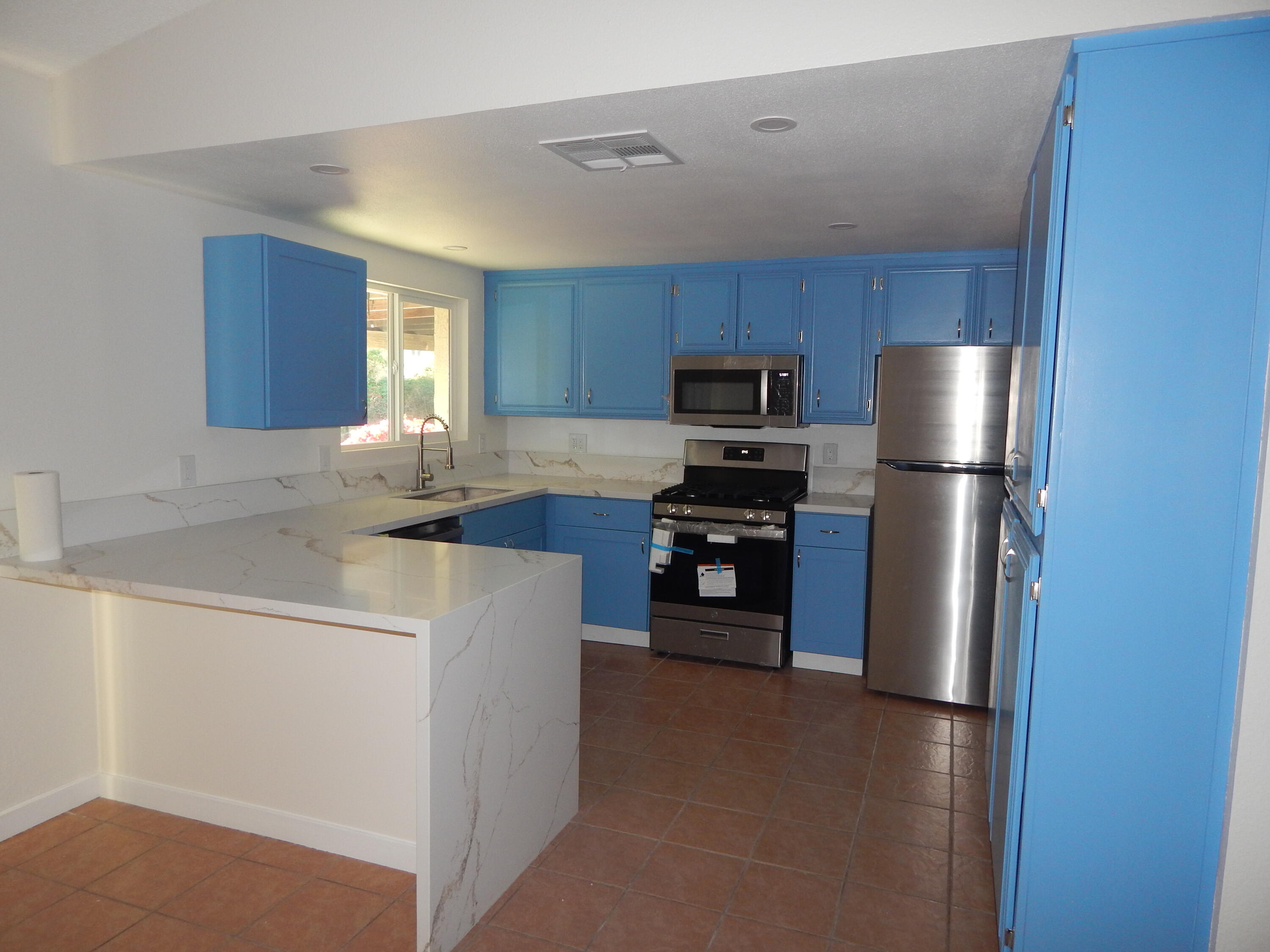 68175 Encinitas Road Cathedral City, CA 92234 - Photo 6 of 16 Kitchen