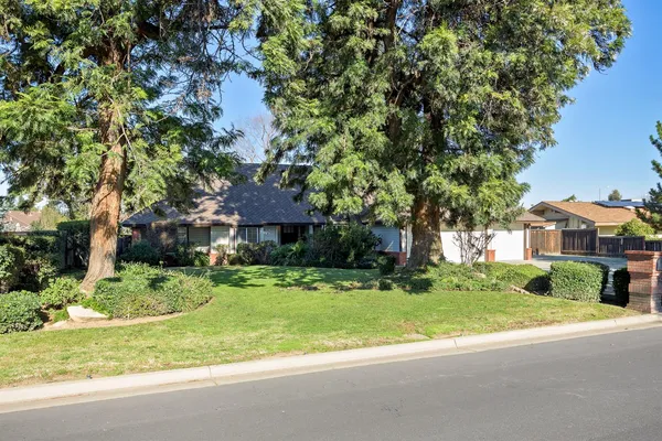 $485,000 | 2061 Santa Ana Avenue, Clovis, CA 93611